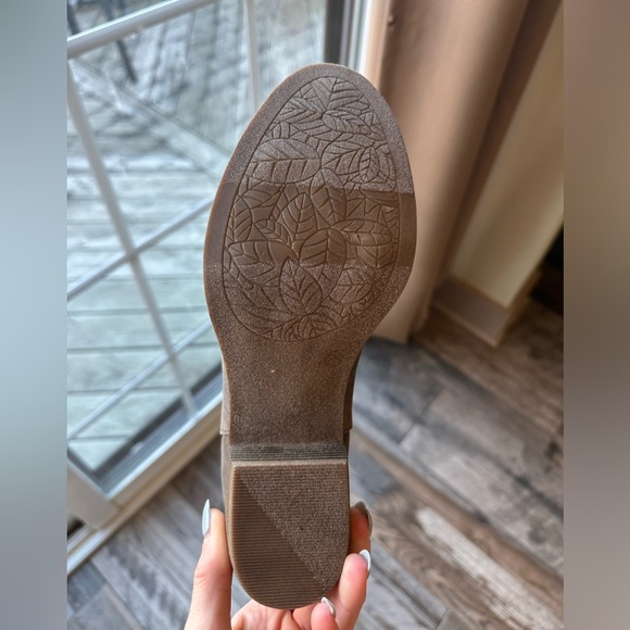 Brown Cowgirl Boots - Picture 5 of 7